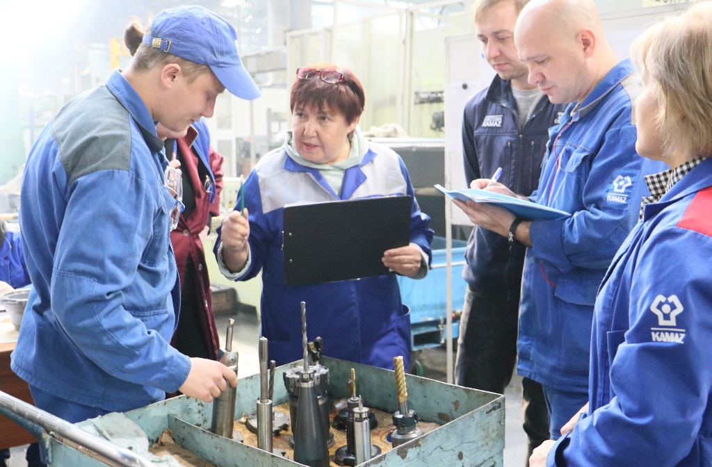 Конкурс профмастерства на заводе двигателей