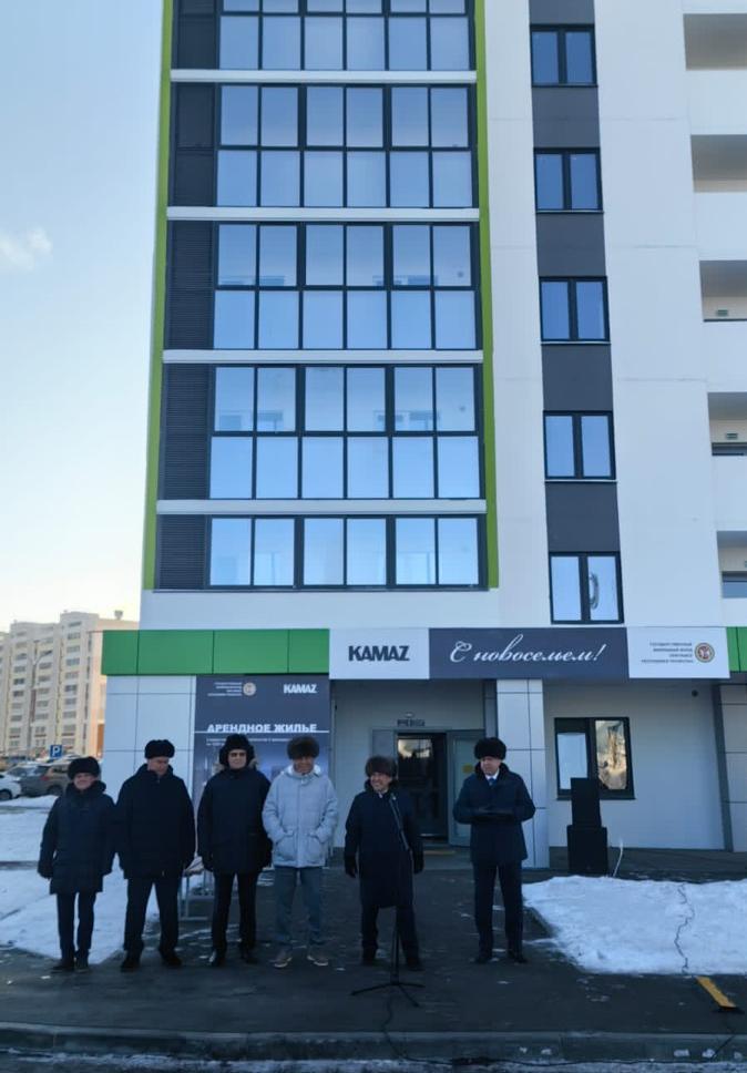 «КАМАЗ» передал ключи от первых арендных квартир работникам компании